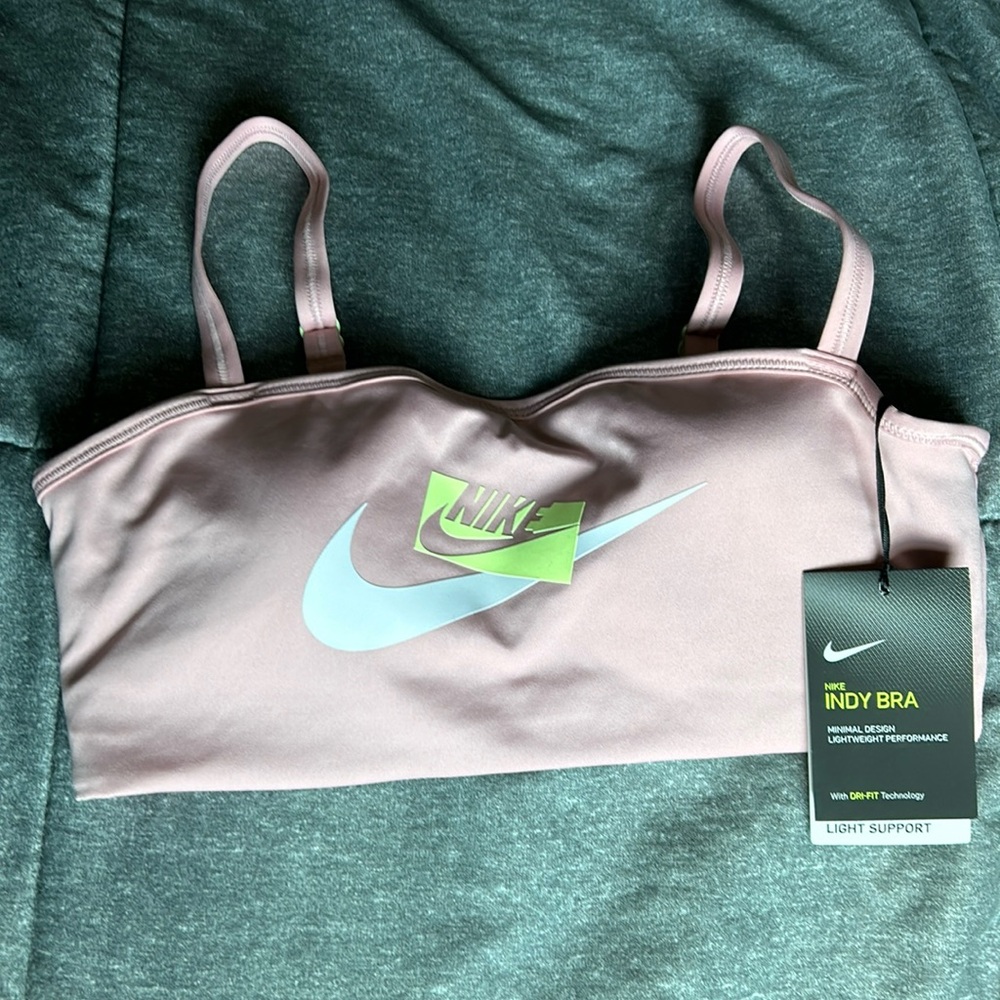 NWT Nike sports Indy bra
